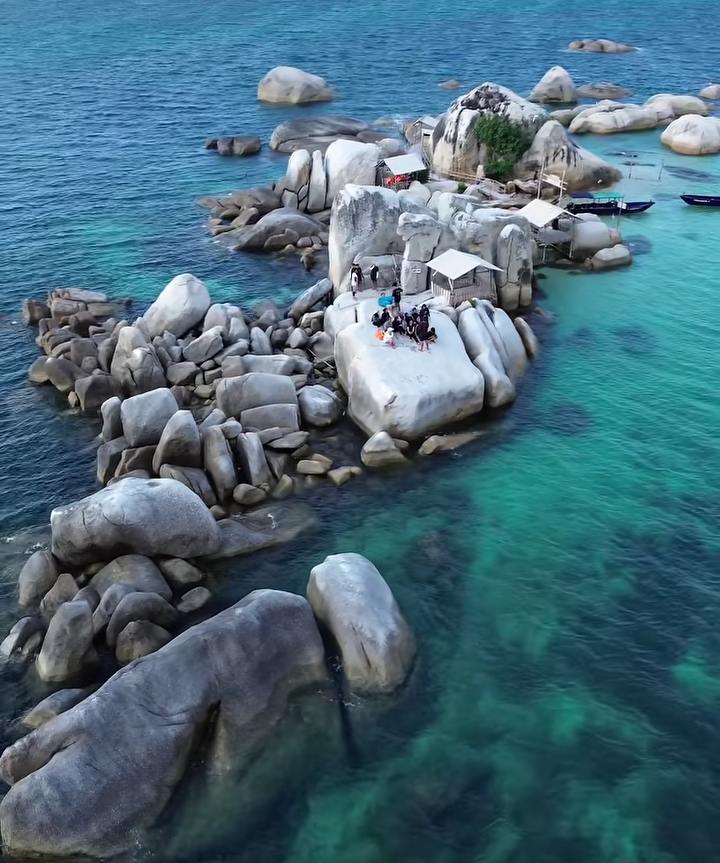 Potret panaroma Desa Mina Edu-Wisata Kreatif Tanjung Binga dari angkasa | Instagram Desa Mina Tanjung Binga