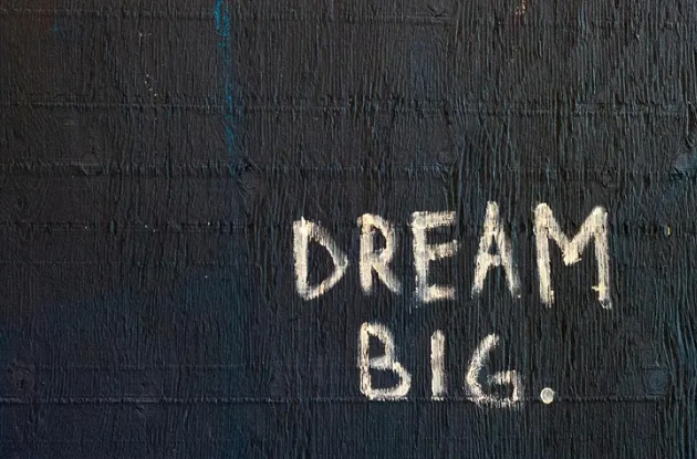 Ilustrasi mimpi besar by Randy Tarampi on Unplash