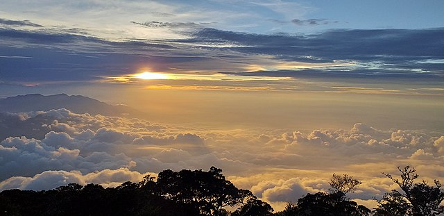 Lautan Awan Gunung Cikuray (2.818 mdpl) | Foto: Wikimedia Commons
