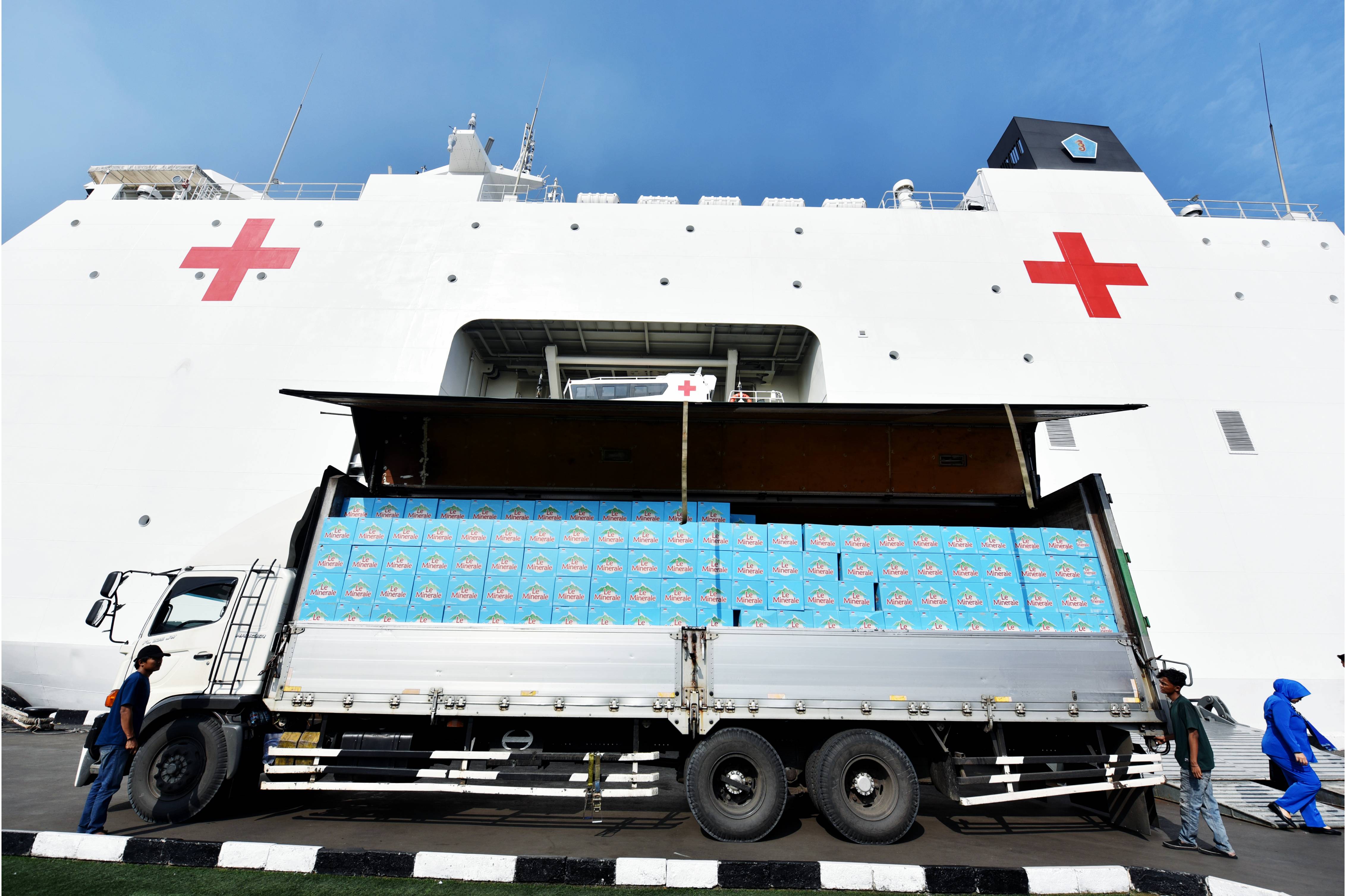 Bantuan air bersih/Le Minerale