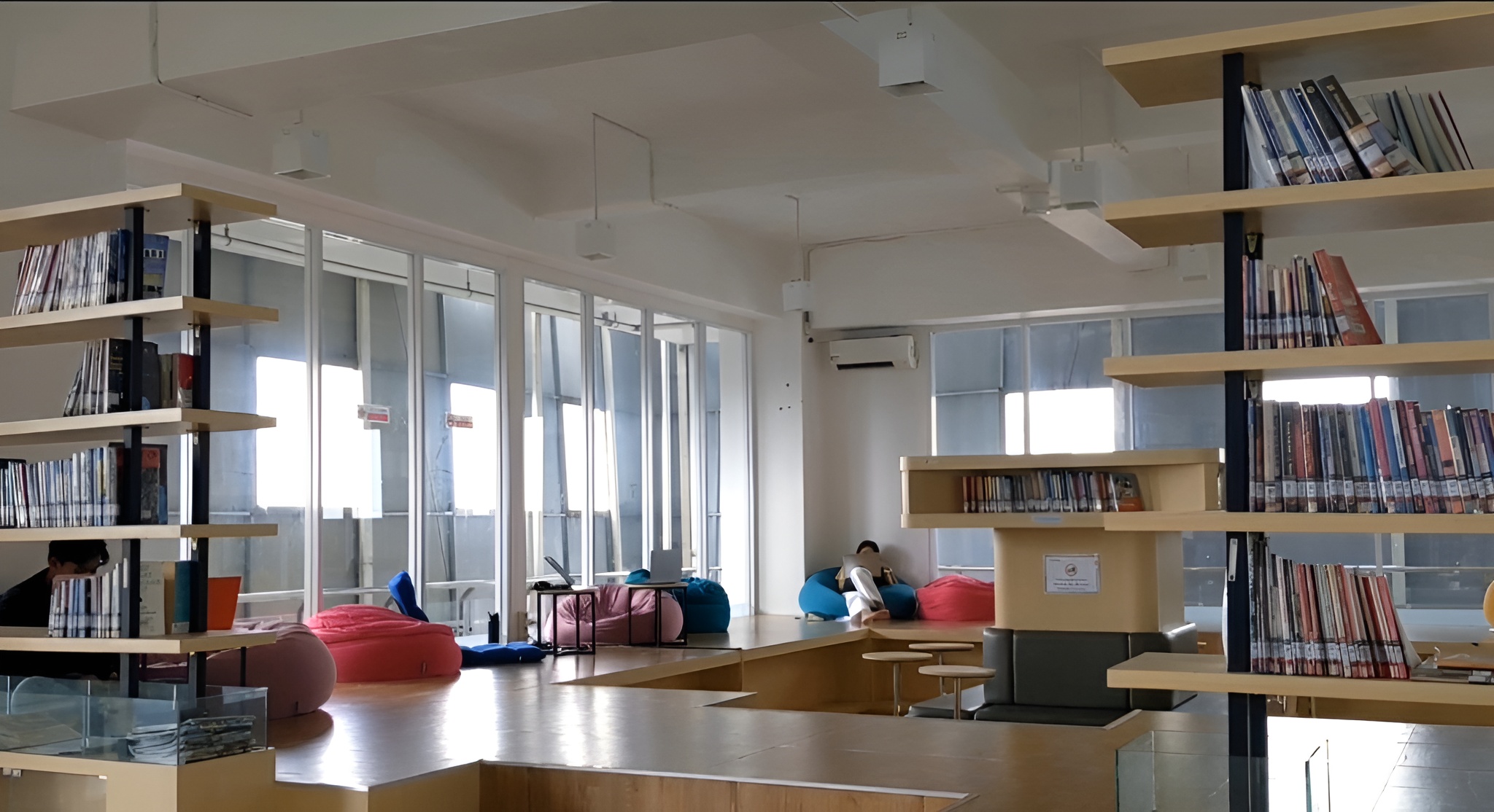 Nyaman dan Tenang! Perpustakaan Mini di Malang Creative Center ini Cocok Jadi Spot WFH Gratis