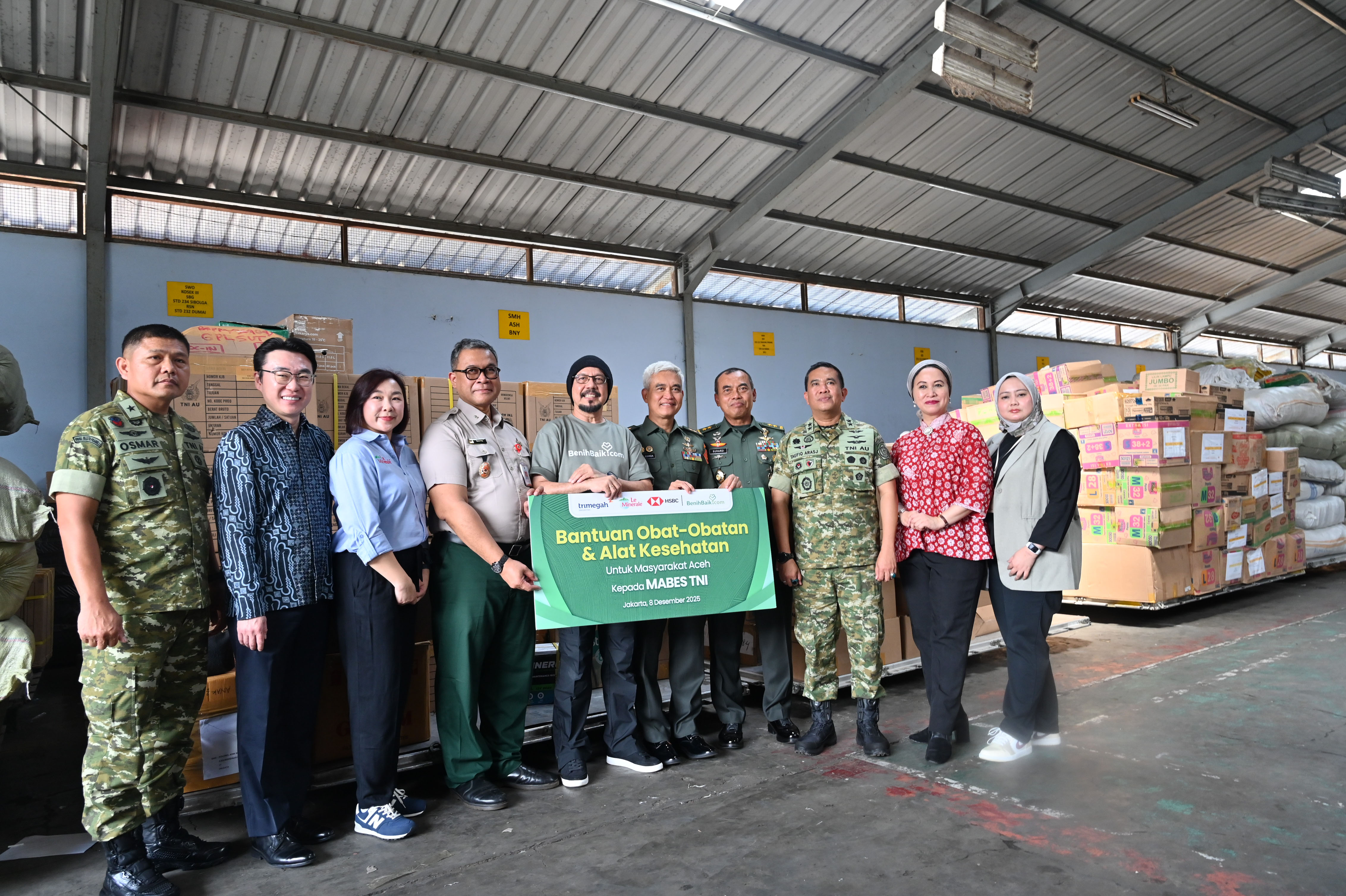 Kolaborasi Le Minerale, BenihBaik, dan TNI untuk berikan bantuan korban banjir Sumatra