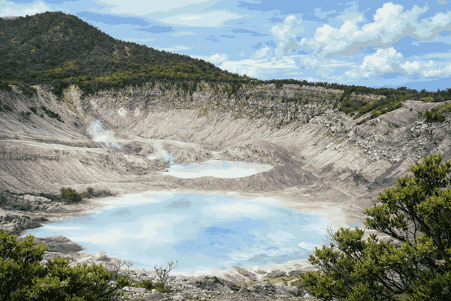 Diameter Kawah Pangguyangan Badak sekitar 1.014 meter, lebih besar dibandingkan Kawah Ratu. 