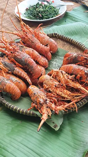 menikmati kuliner laut dan seafood di pantai madasari pangandaran