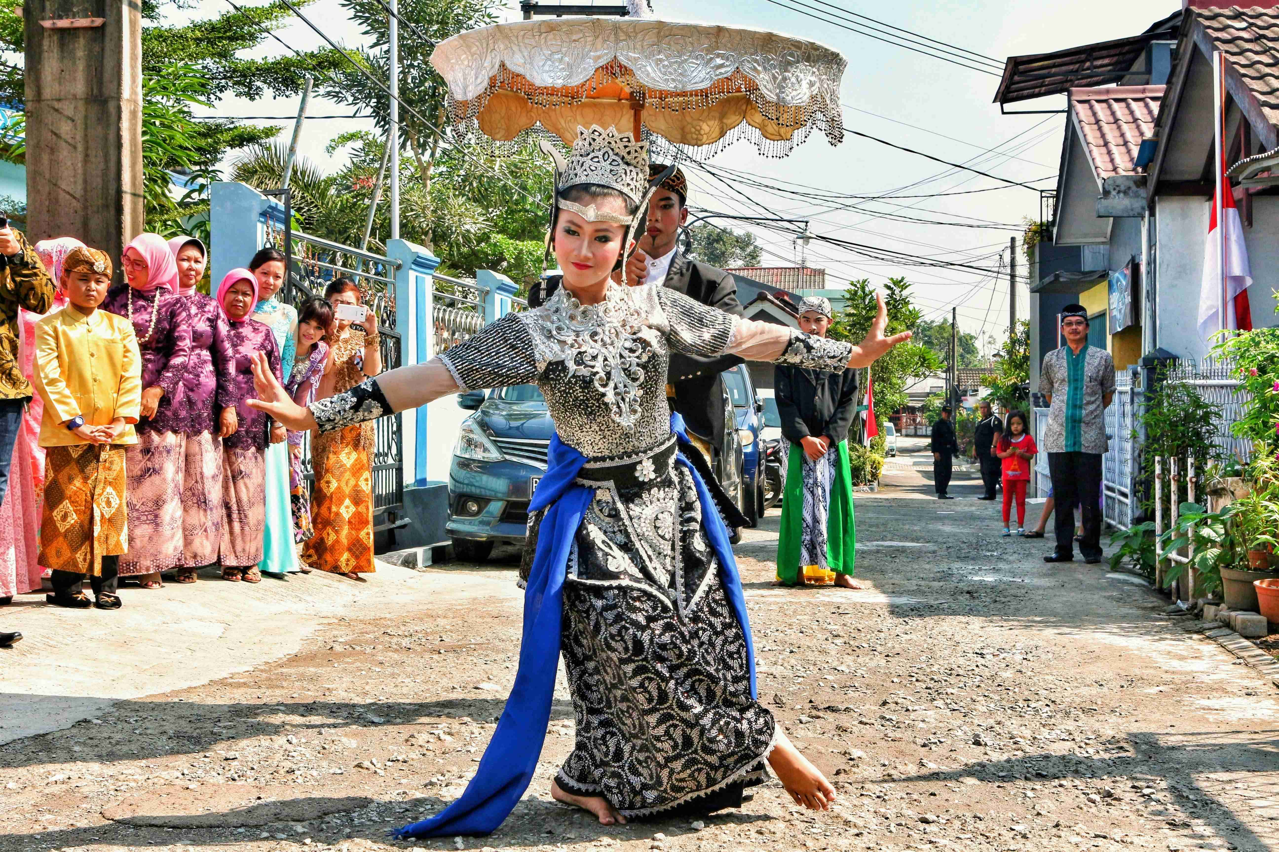 Ilustrasi kain tenun Saqbe Sulawesi Barat