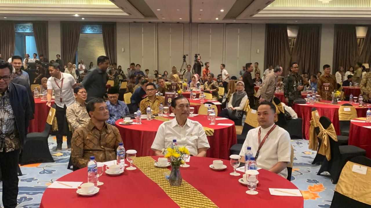Wali Kota Solo Respati Ardi, Gubernur Jawa Tengah Ahmad Luthfi, dan Ketua DEN Luhut Binsar Pandjaitan dalam SIF 2025, Jumat (12/12) | Foto: GNFI/Pierre Rainer