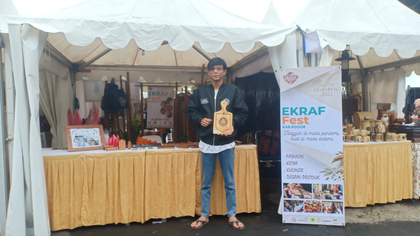 Belgi Alhuda pada saat mengikuti pameran Ekonomi Kreatif | sumber: Dok. Pribadi Belgi Alhuda