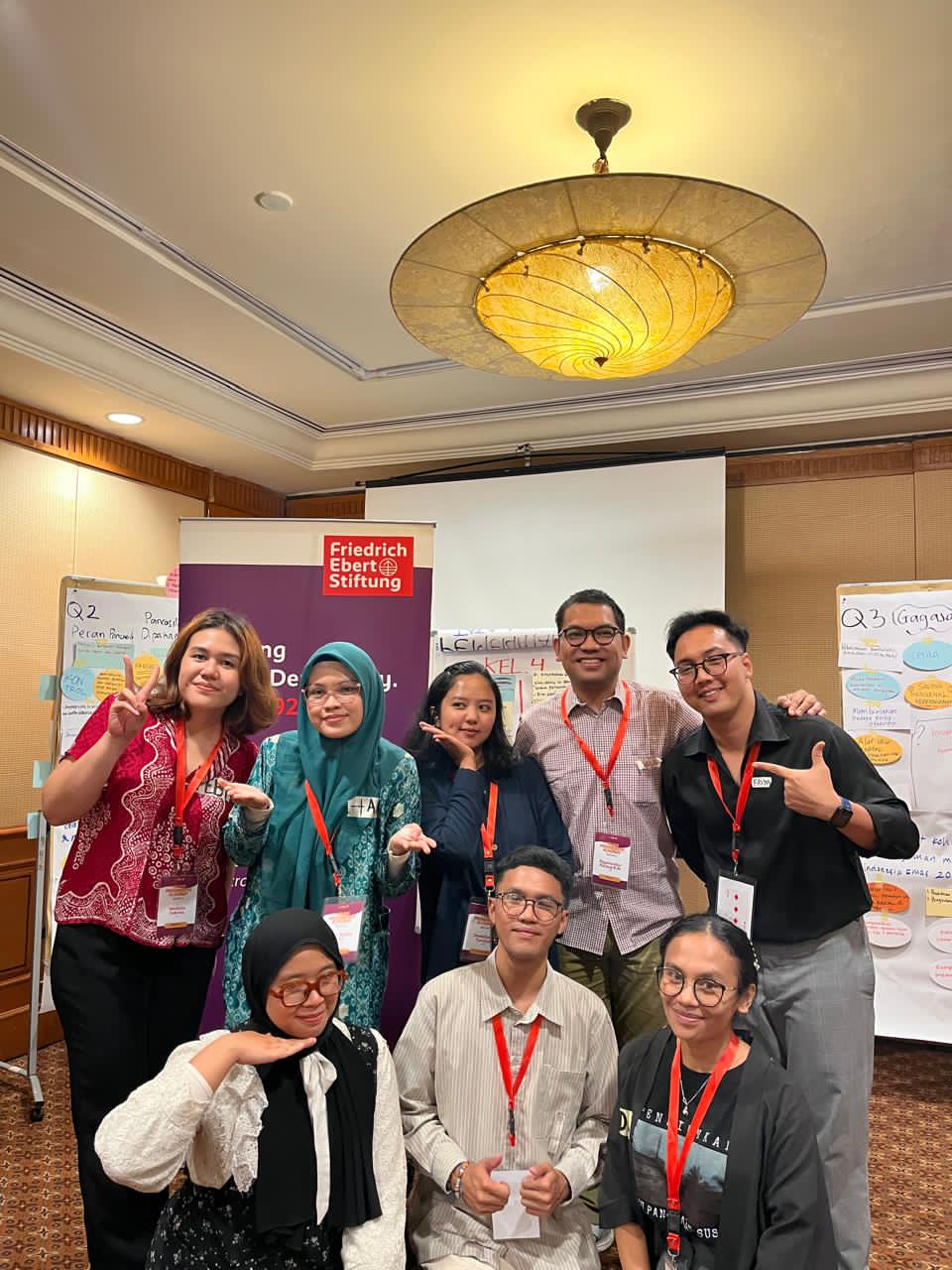 Rayhan Fasya Firdausi bersama peserta Young Progressive Academy Batch 4 yang diselenggarakan oleh FES Indonesia bersama Kemenko PMK RI (Foto: Dok Rayhan Fasya Firdausi)