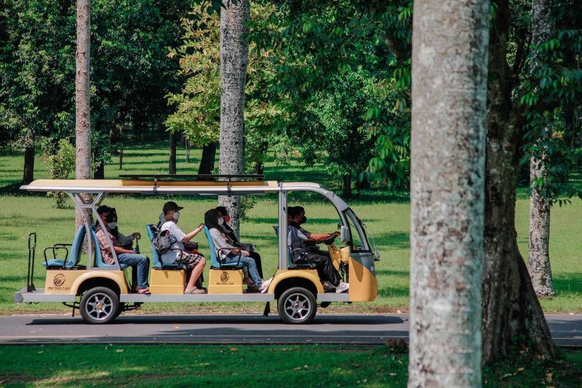 (Buggy Car Ramah Lingkungan di Candi Borobudur)