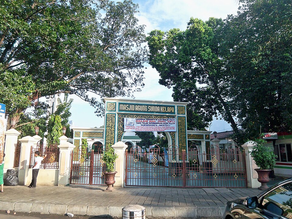  Masjid Agung Sunda Kelapa