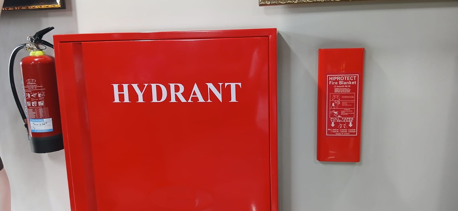 Selimut api dan hidran kebakaran, contoh alat pemadam api