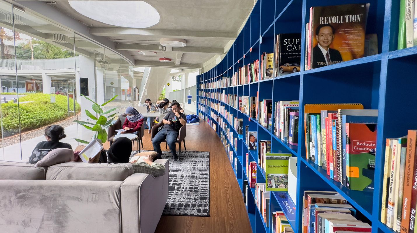 taman literasi martha tiahahu buka 24 jam | photo by https://jakarta-tourism.go.id/