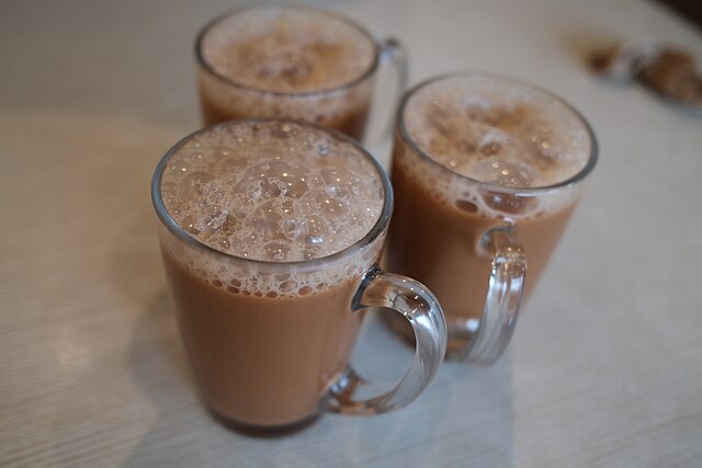 Teh tarik masih menjadi salah satu menu andalan di Kopitiam