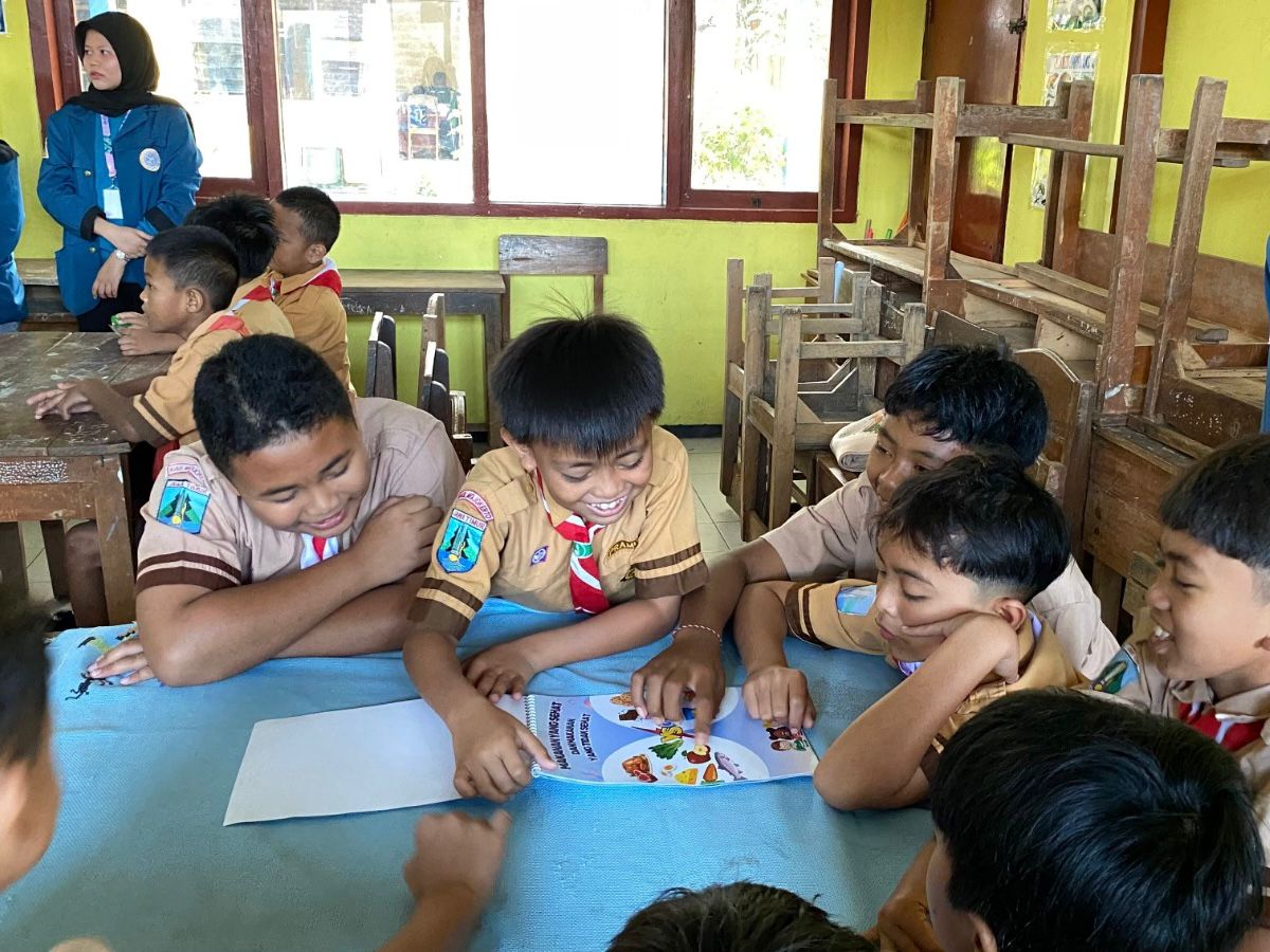 Edukasi dan diskusi antar siswa mengenai kesehatan gigi | Foto: Ismi Nurmalinda A.