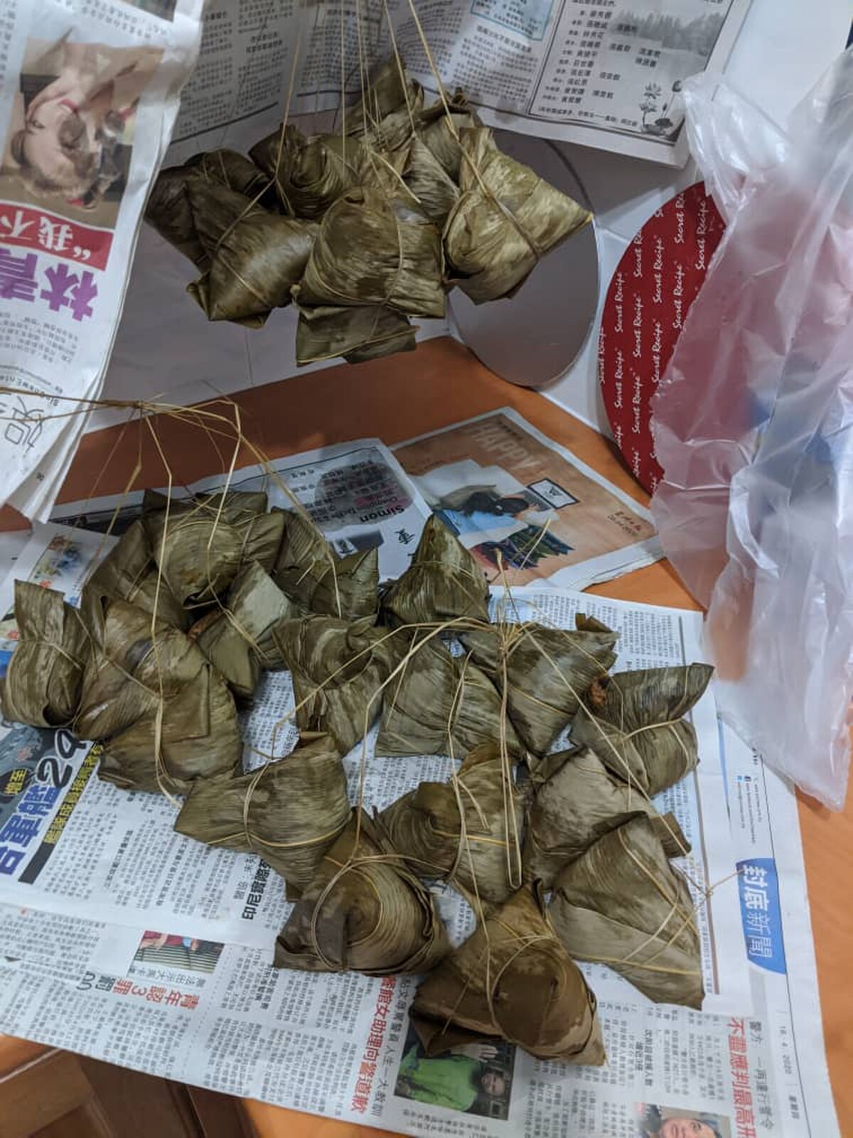 Bakcang (zongzi) | Foto: Wikimedia Commons/WeeWZ