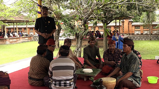 Tradisi Megibung Bali | Foto: Wikimedia Commons/Dinas Kebudayaan Kabupaten Karangasem