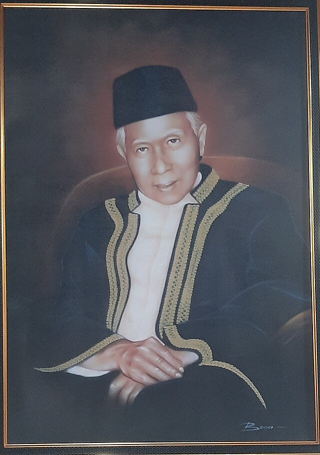 KH Ahmad Shohibulwafa Tajul Arifin (Abah Anom) | Foto: Wikimedia Commons/ Pencinta sufi