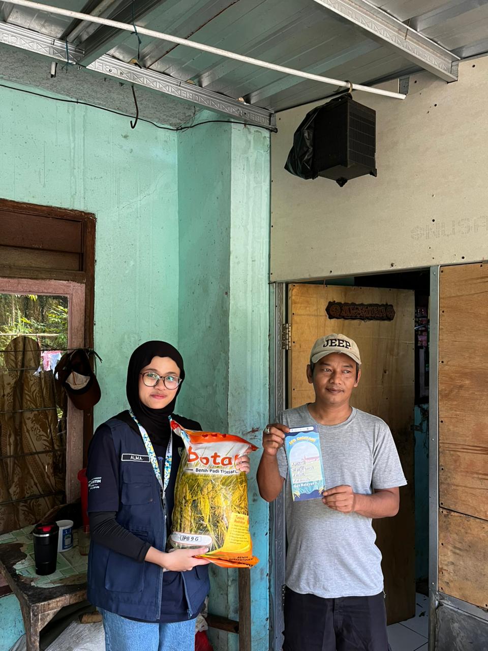 TANI MAJU: Tani Mandiri dan Maju. Program TANI MAJU yang meliputi sub-program kerja, SENTANI dan penyebaran benih.