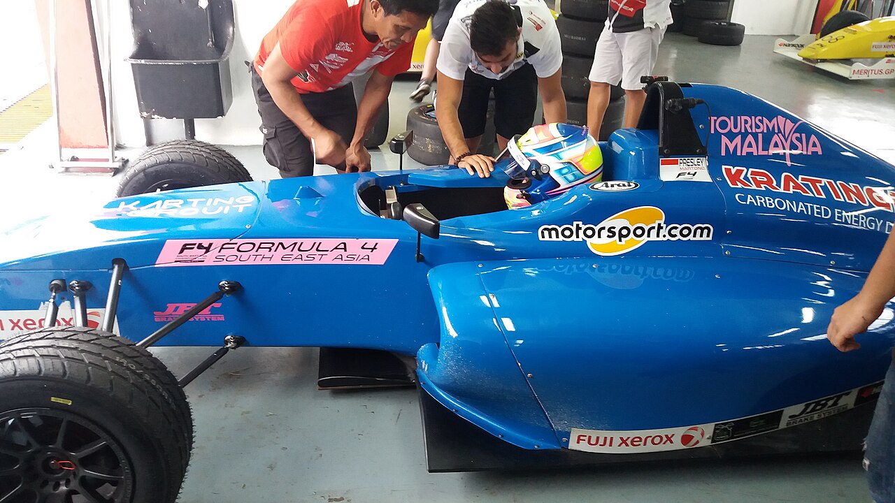 Presley Martono dengan Kendaraannya | Foto/Wikimedia