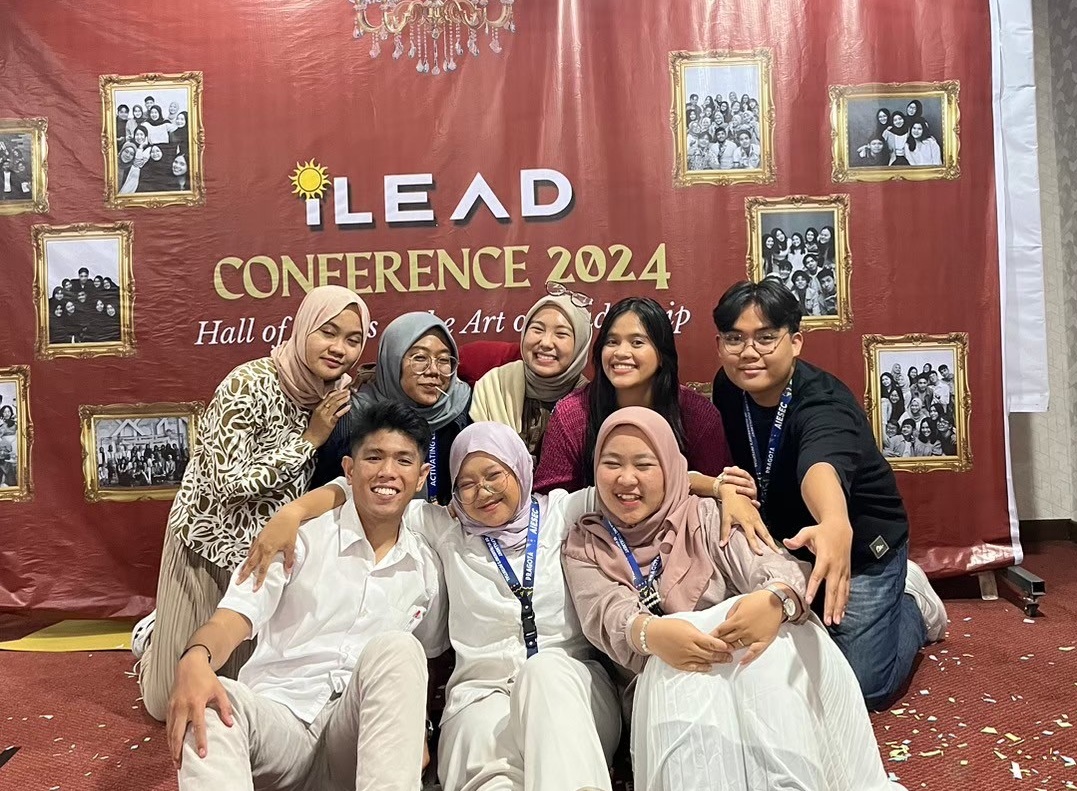 Rino Fransuella (kiri depan), bersama departemen Outgoing Global Talent/Teacher saat ia tengah menjabat sebagai Brand and Partnership Team Leader