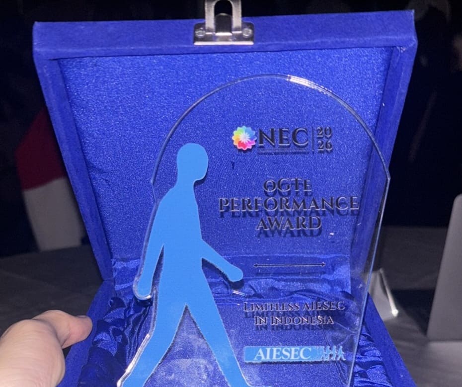 Penghargaan yang berhasil dibawa pulang AIESEC in Semarang pada kategori Outgoing Global Teacher Performance Award di National Election Conference 2026