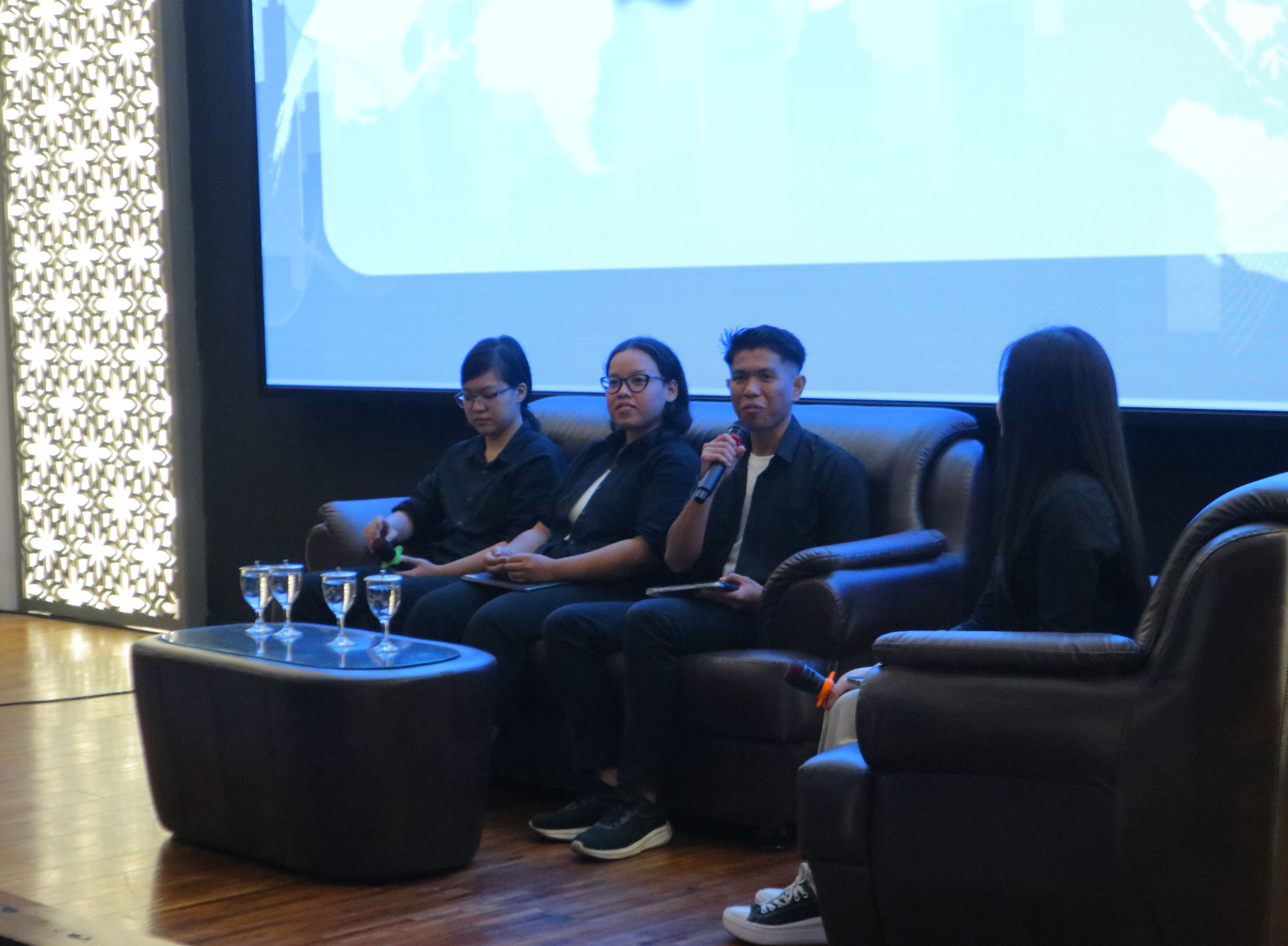 Rino Fransuella saat menyampaikan materi sebagai pembicara