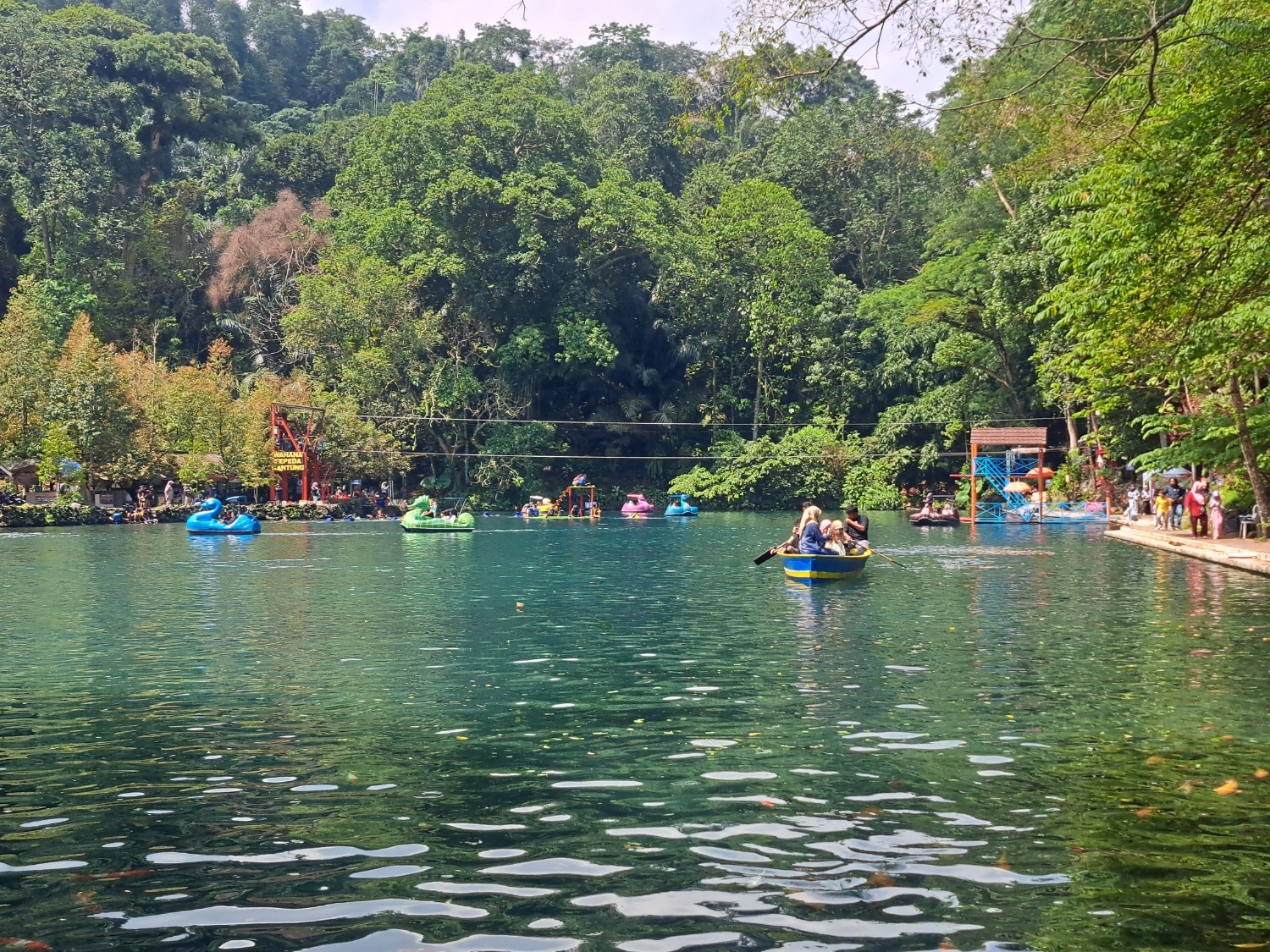 Kejernihan air Situ Cipanten (Foto/Dodik Suprayogi)