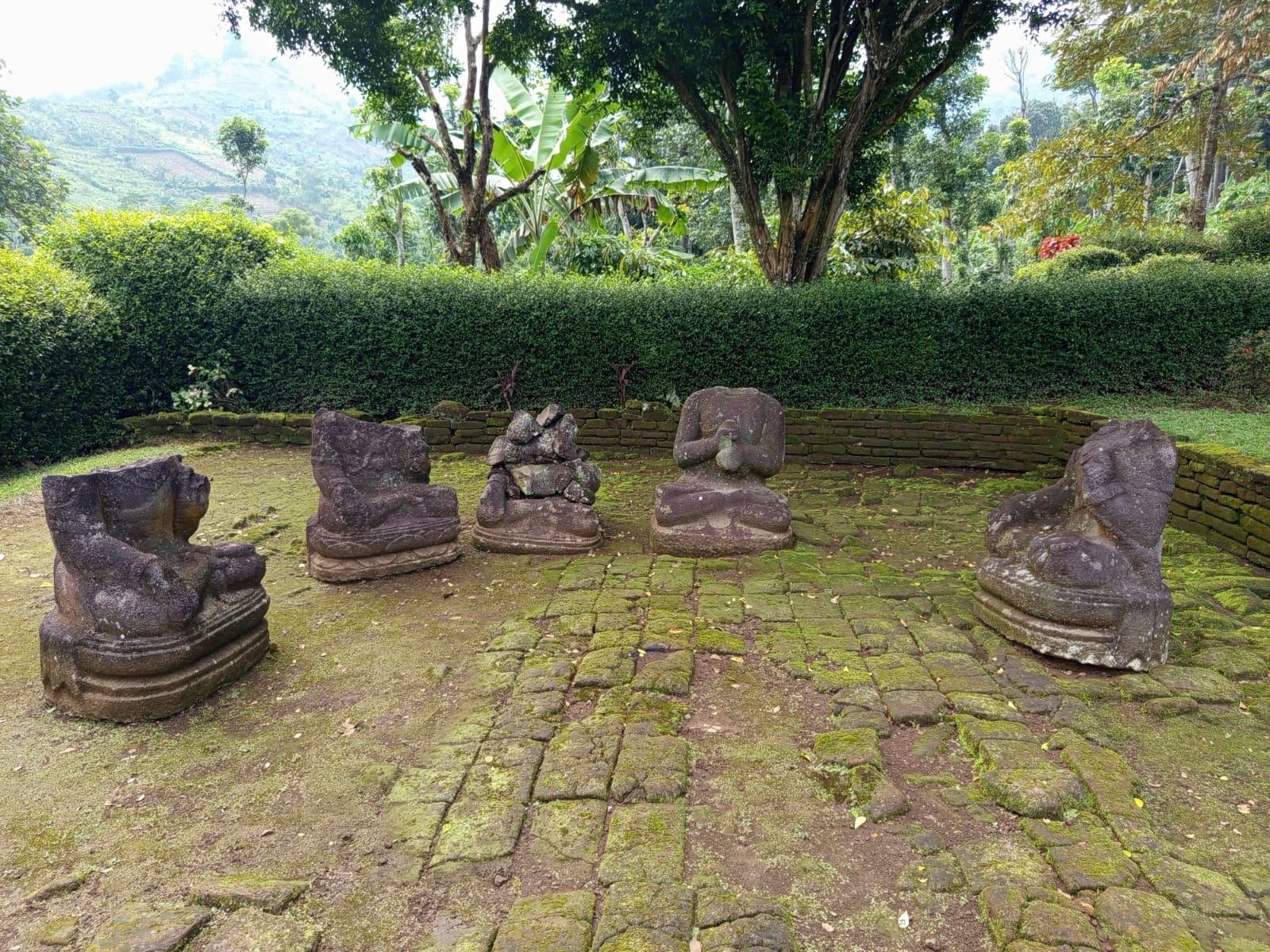 Lima Arca Buddha dalam Formasi Tathagata© Dokumentasi Pribadi
