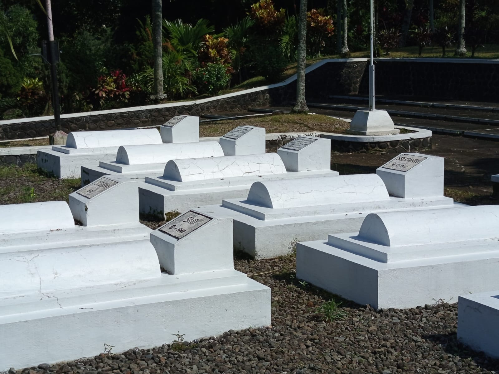 Makam Relawan yang Gugur © Dokumentasi Pribadi