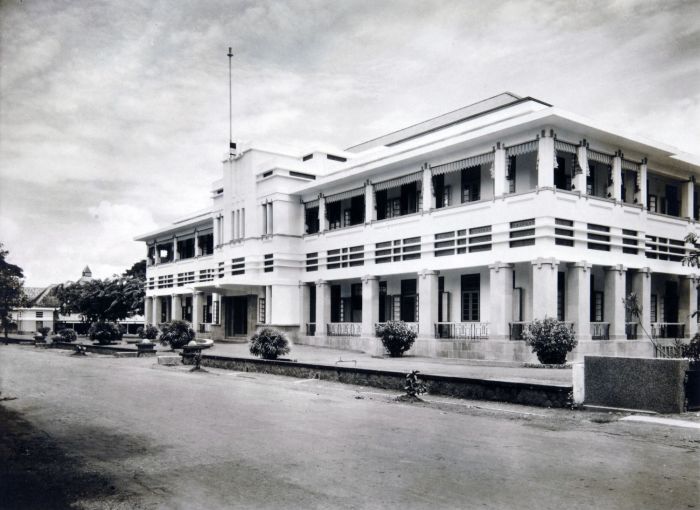Algemeene Nederlandsch-Indische Asphalt Exploitatie Maatschappij| Door Collectie Wereldmuseum (v/h Tropenmuseum), part of the National Museum of World Cultures, CC BY-SA 3.0, https://commons.wikimedia.org/w/index.php?curid=8586895