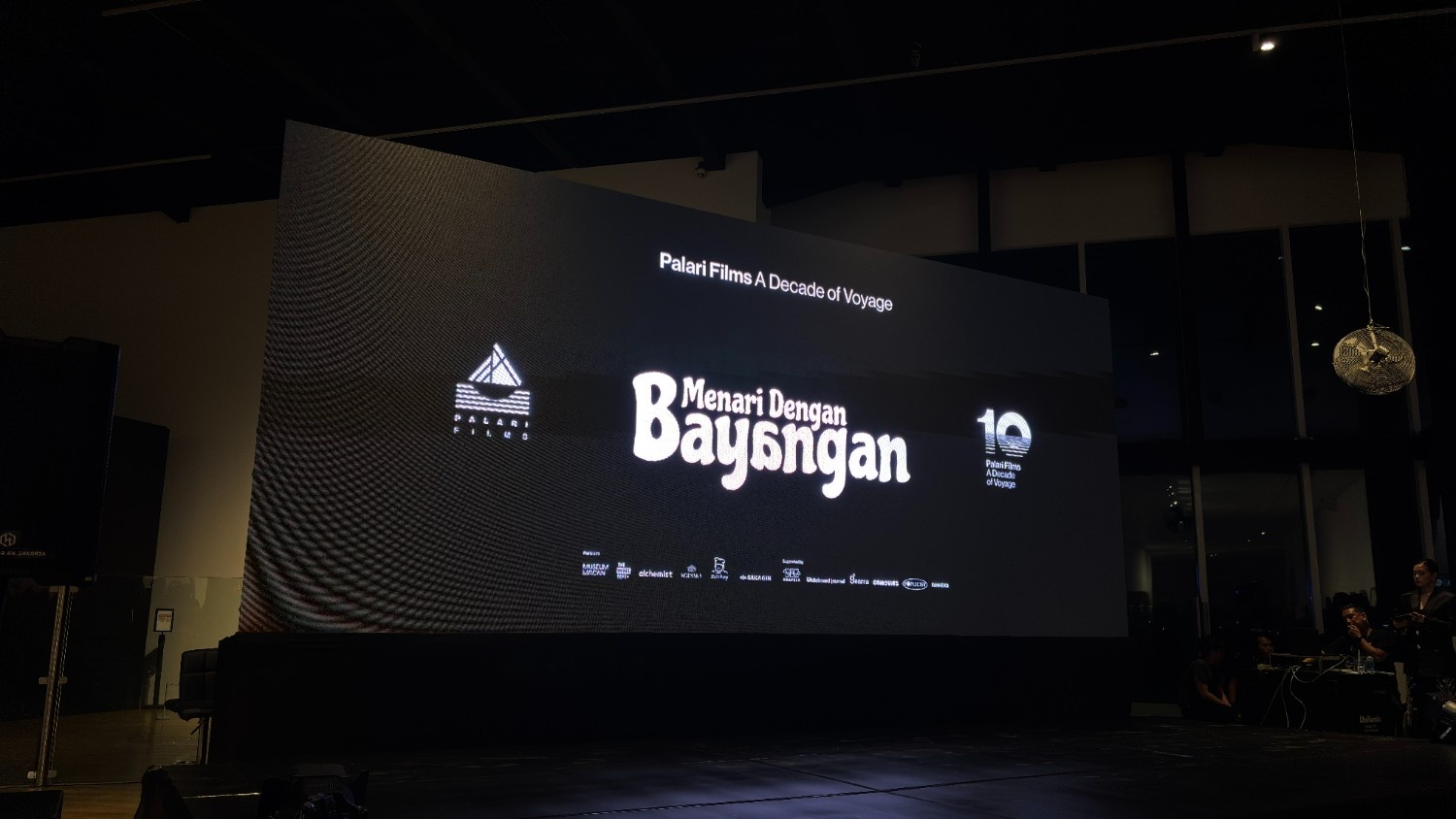 Potret Slate Announcement Film Menari Dengan Bayangan | Sumber: Dokumentasi Pribadi @Revaldy Latumeten