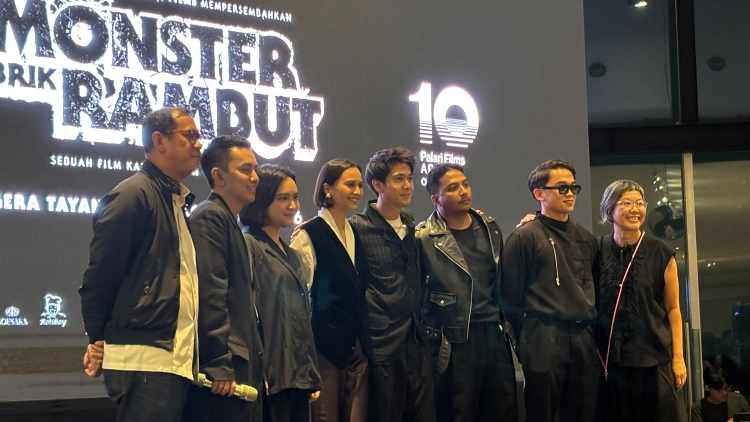 Potret Cast Film Monster Pabrik Rambut di Perayaan 10 Tahun Palari FIlms | Sumber: Dokumentasi Pribadi @Revaldy Latumeten