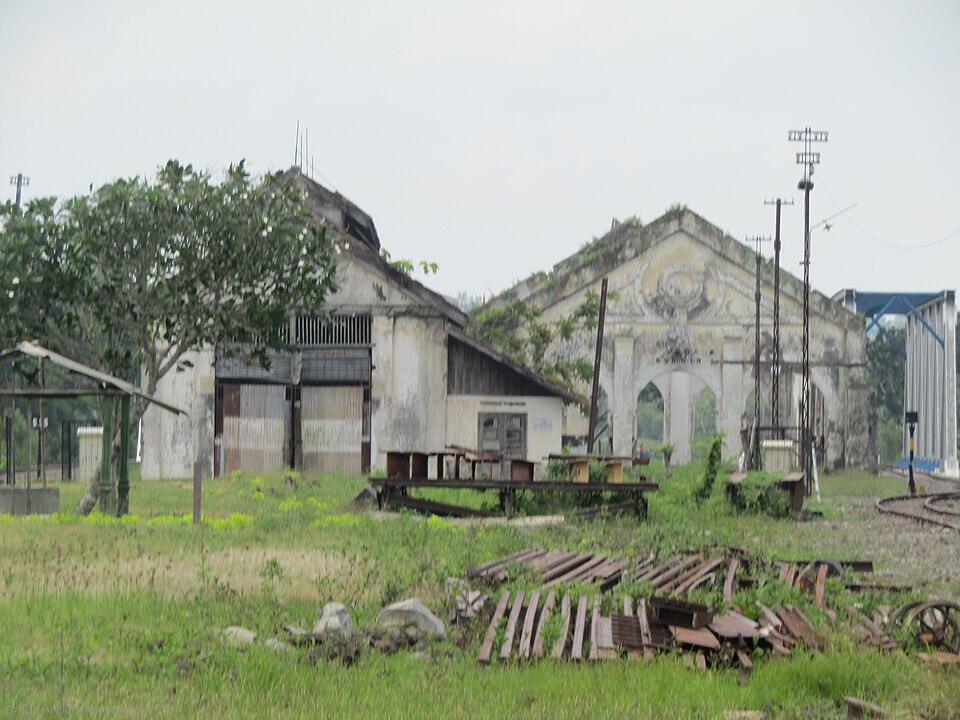 Bekas depo lokomotif di Stasiun Gundih | Alqhaderi Aliffianiko/WikimediaCommons