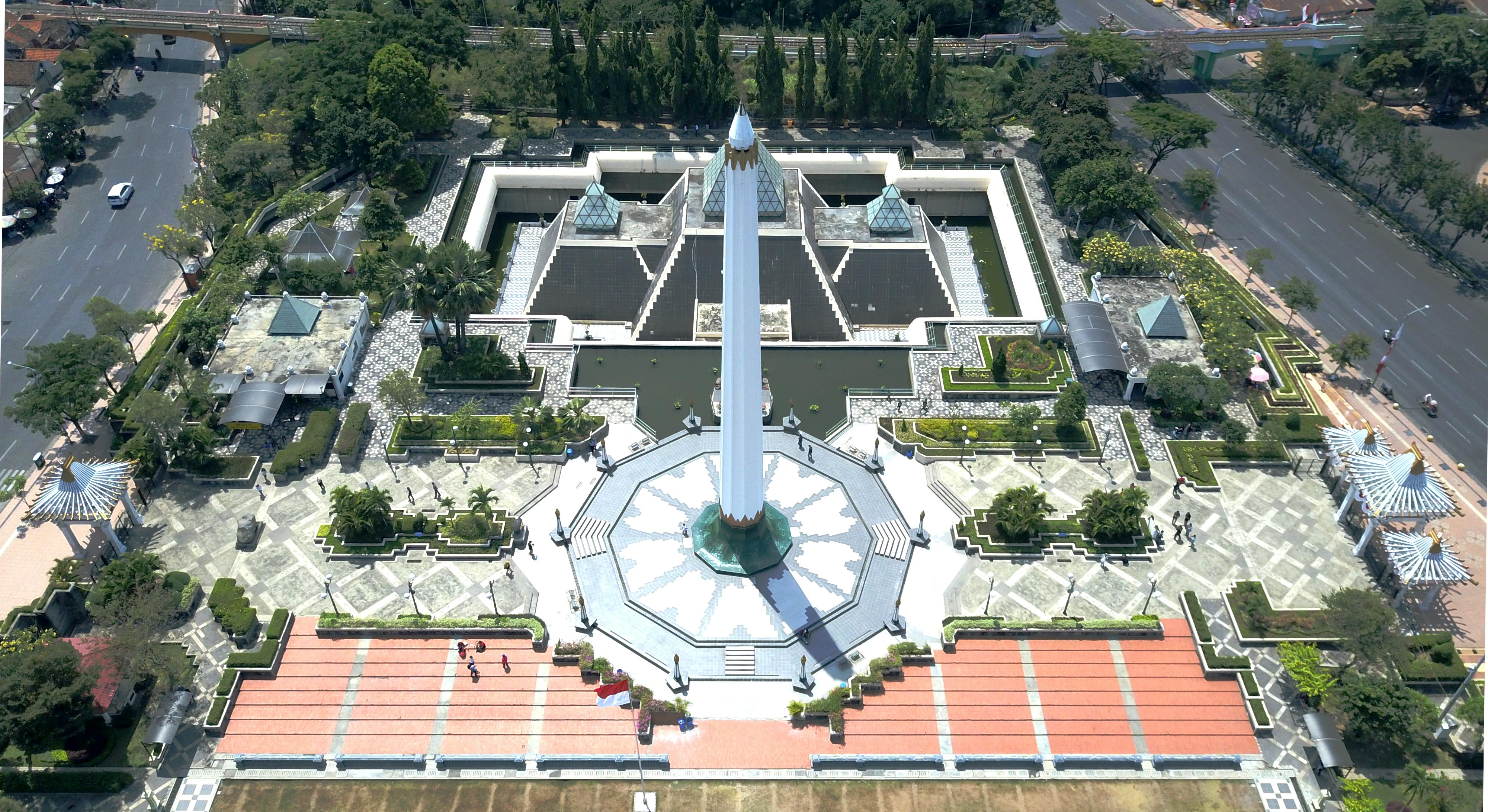 Tugu Pahlawan, Monumen Ikonik Surabaya yang Dikelilingi Taman Indah | Sumber: Pexels @Ferdinand F Eman
