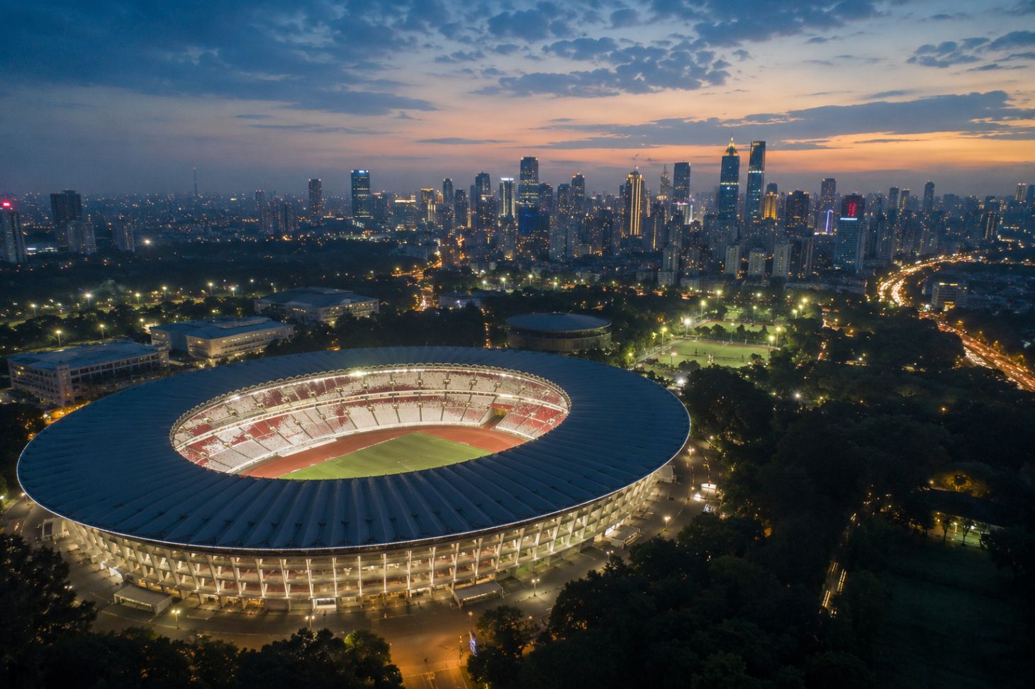 GBK, lokasi konser yang dekat dengan Menara Peninsula Hotel