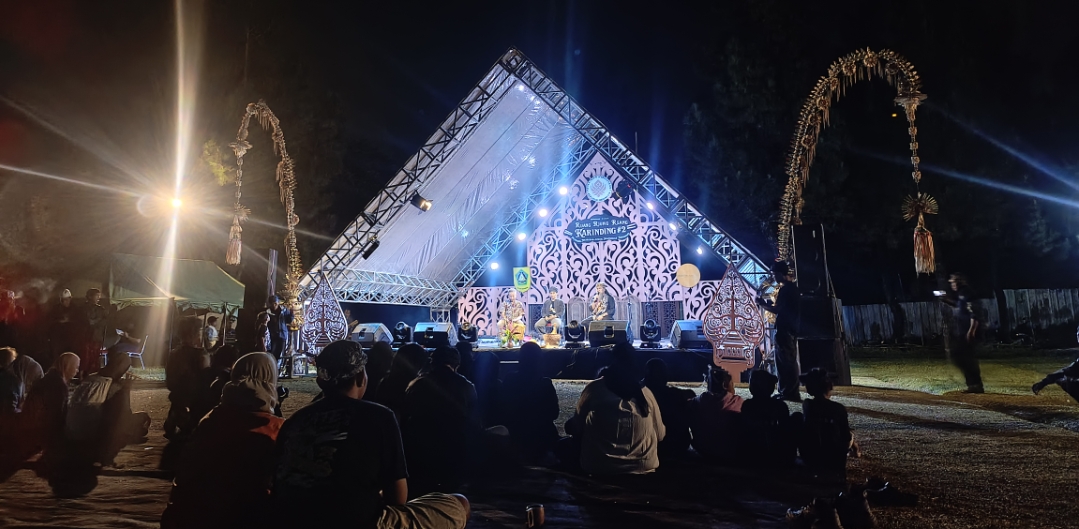 Panggung utama dalam acara Ruang Riung Reang Karinding #2 | sumber: Dok. Pribadi Belgi Alhuda