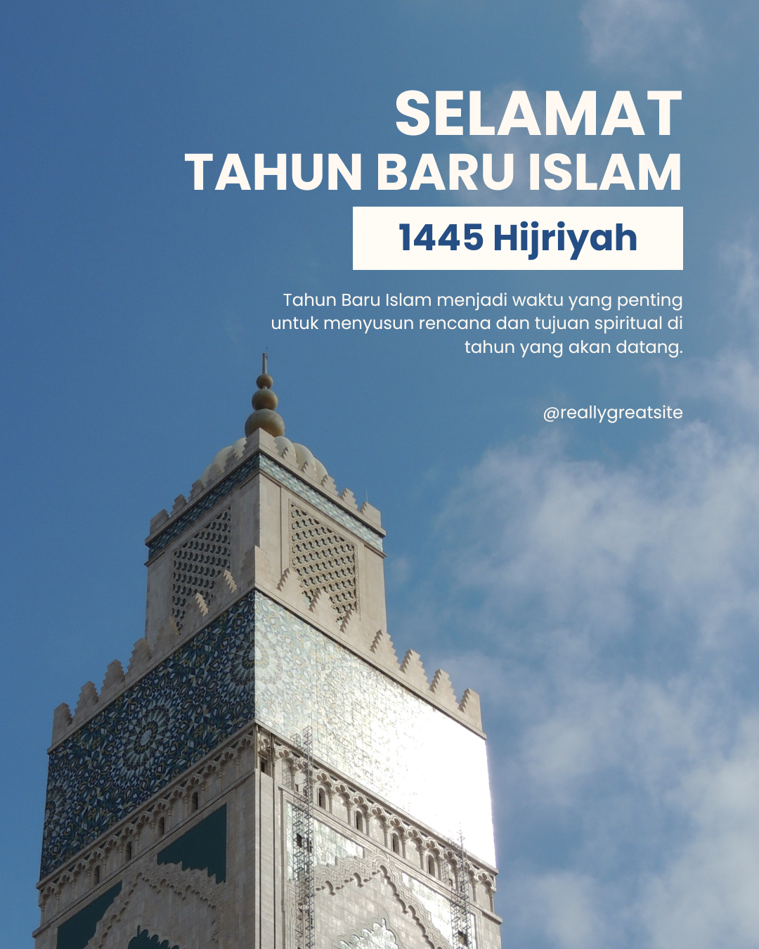 Biru dan Putih Simpel Tahun Baru Islam Instagram Post.png