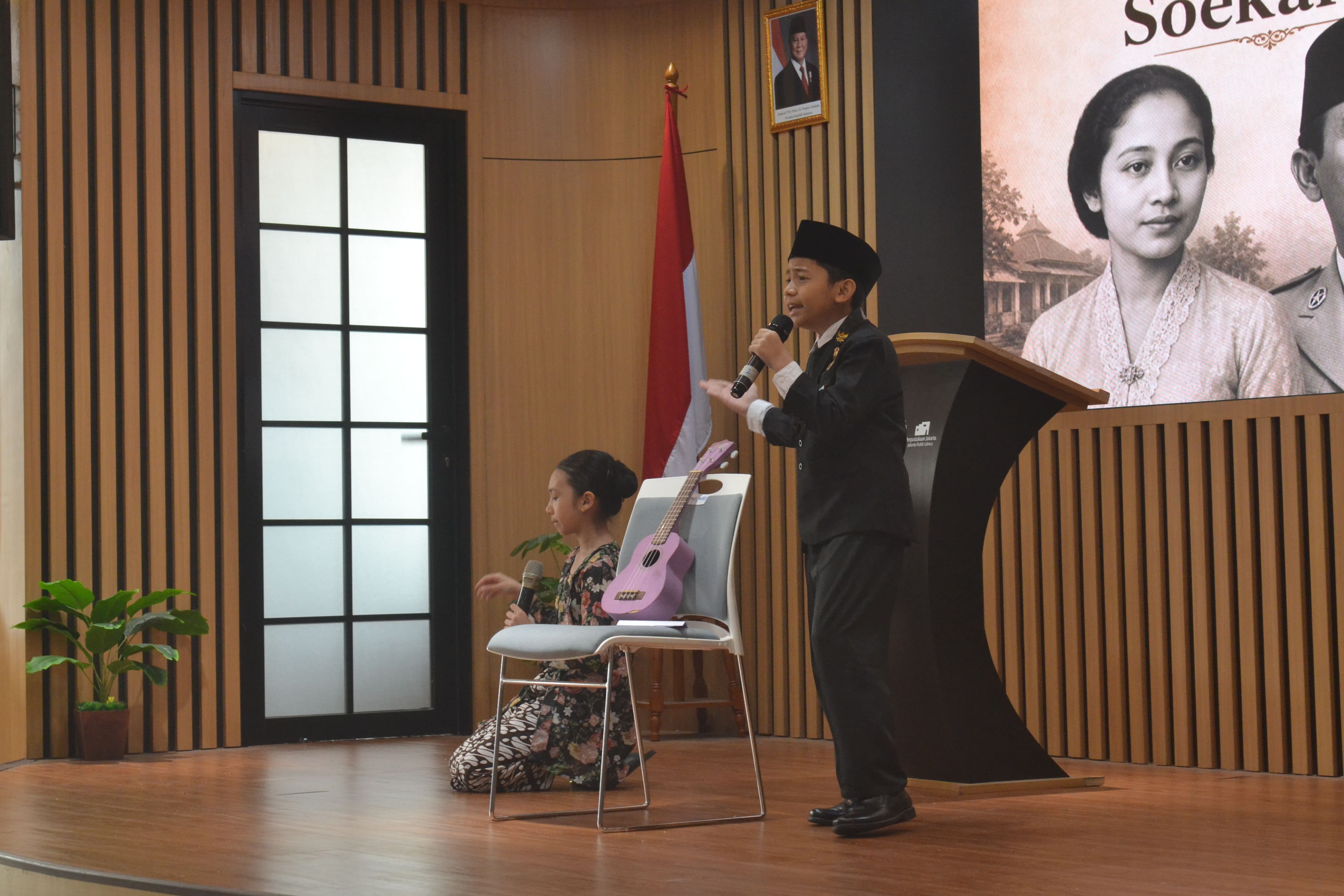 Penampilan Story Telling oleh Morena Jane Rusli dan Abdul Malik Arazy (Penerbit SIP Publishing/SIP Publishing)