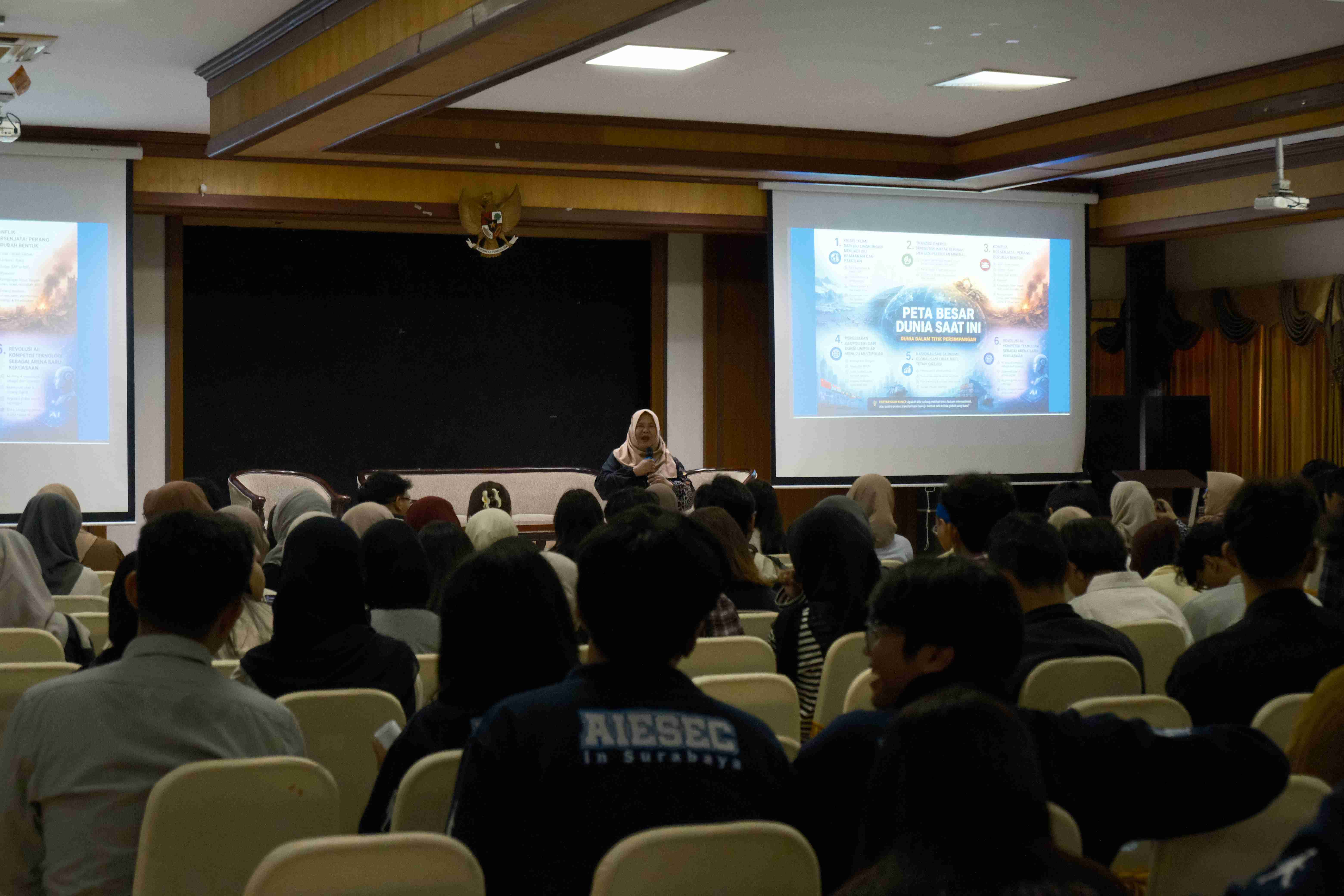 Sesi Utama Global Crossroad bersama Ibu Jany Purnawanty S.H., S.S., LL.M.