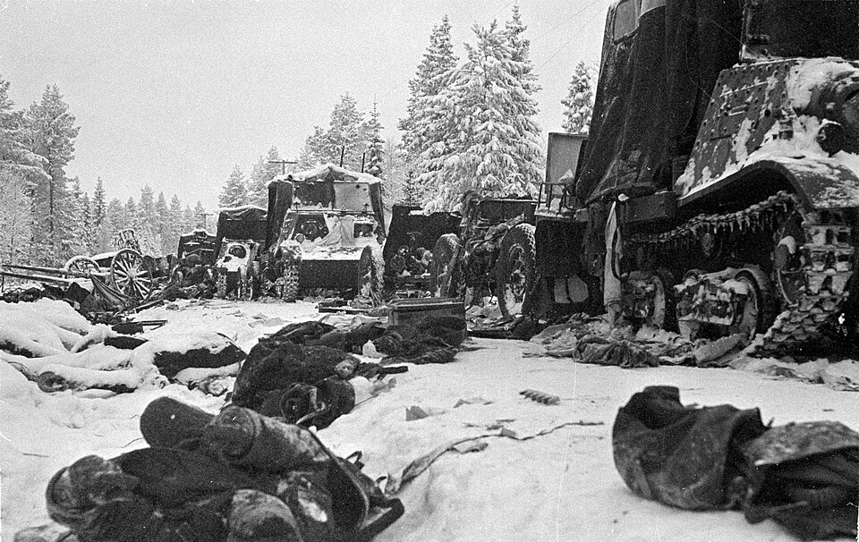 Kehancuran beberapa kolom tentara Soviet | Wikimedia commons