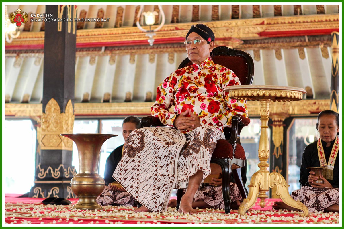Sejarah Motif Batik Parang, Apakah Kita Boleh Memakainya? | Kraton Jogja