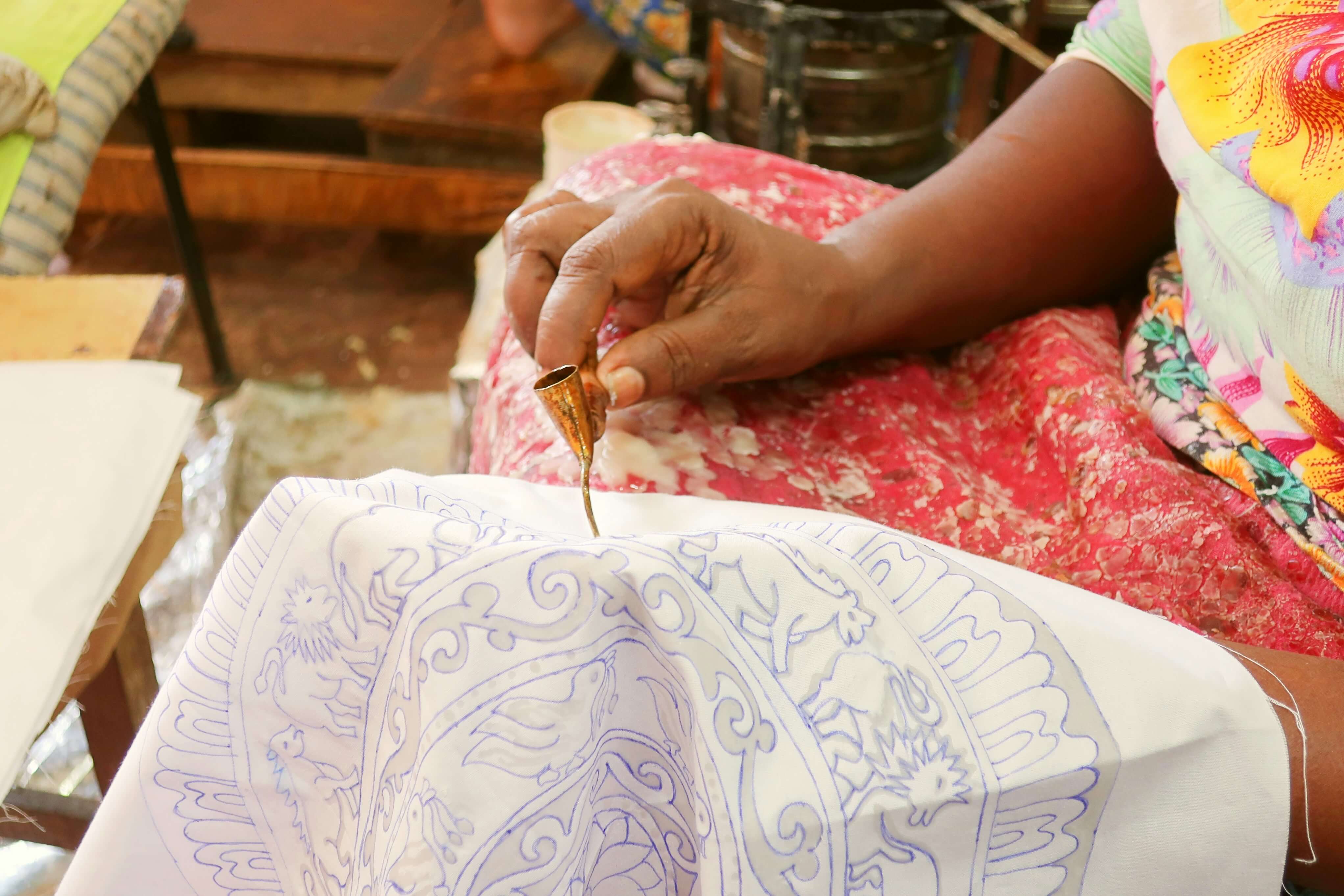 Sejarah Batik Tulis, Asal-Usul Batik Eksklusif Kalangan Ningrat yang Kini Merakyat | Unsplash @Ana Vicente