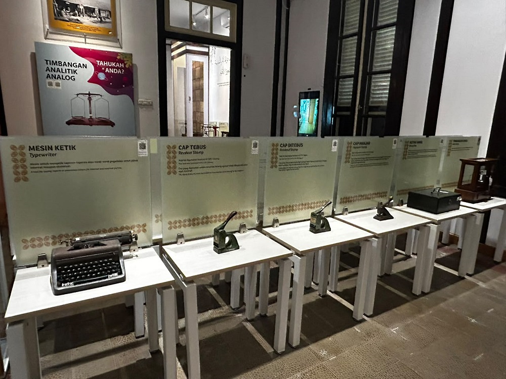 Koleksi dan arsip bersejarah museum pegadaian Sukabumi. Foto: dokumentasi pribadi.