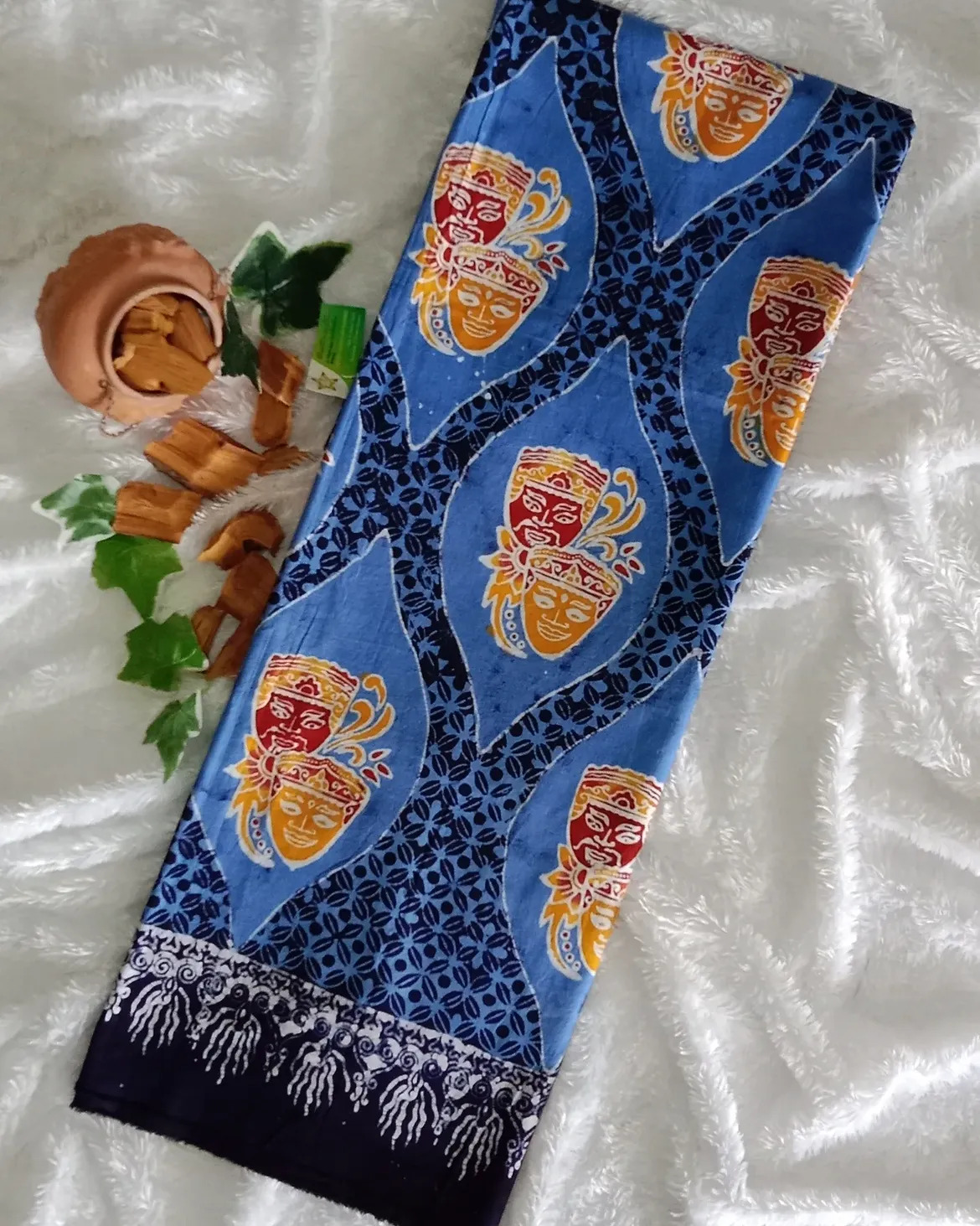 Motif Batik Malang: Topeng Malangan yang Terinspirasi dari Kisah dan Karakter di Topeng Panji | Instagram: Batik Blimbing