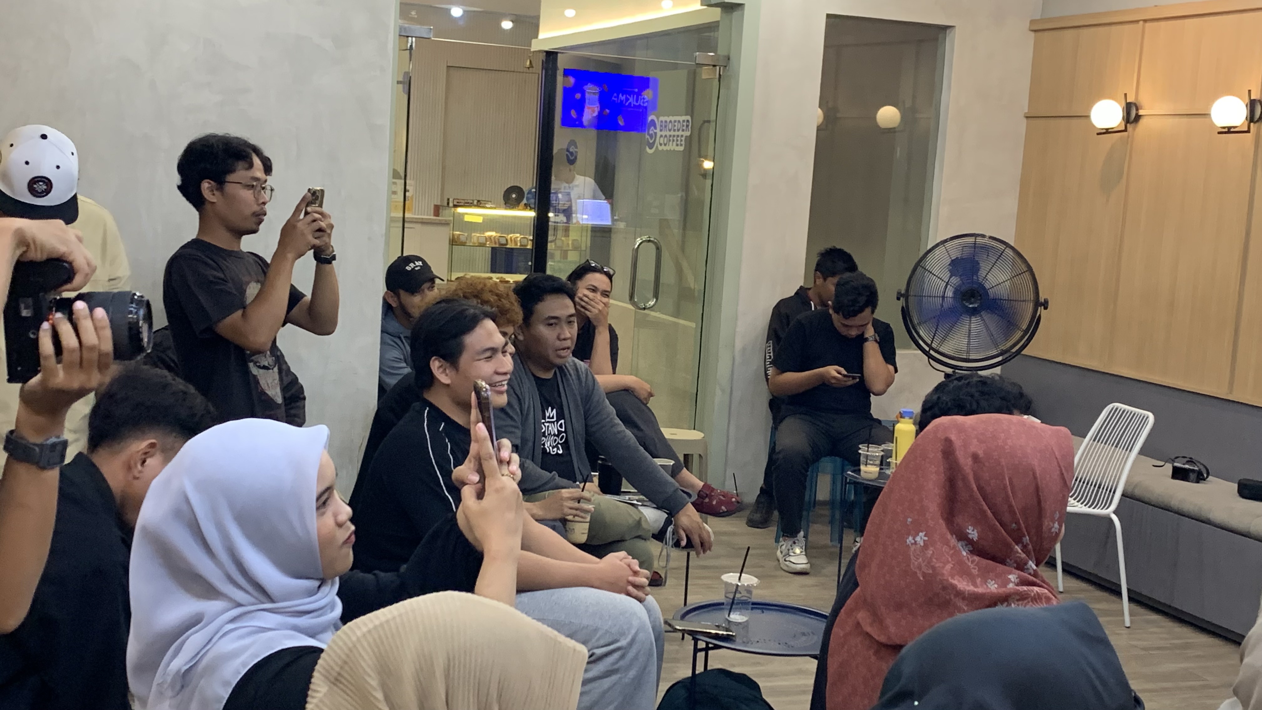 Kegiatan Berproses di Jogja di Broeder Coffee Tugu Yogyakarta, Jumat (24/07) | Foto: GNFI/Pierre Rainer