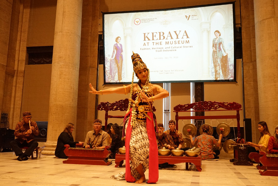 Tarian tradisional | KJRI San Fransisco