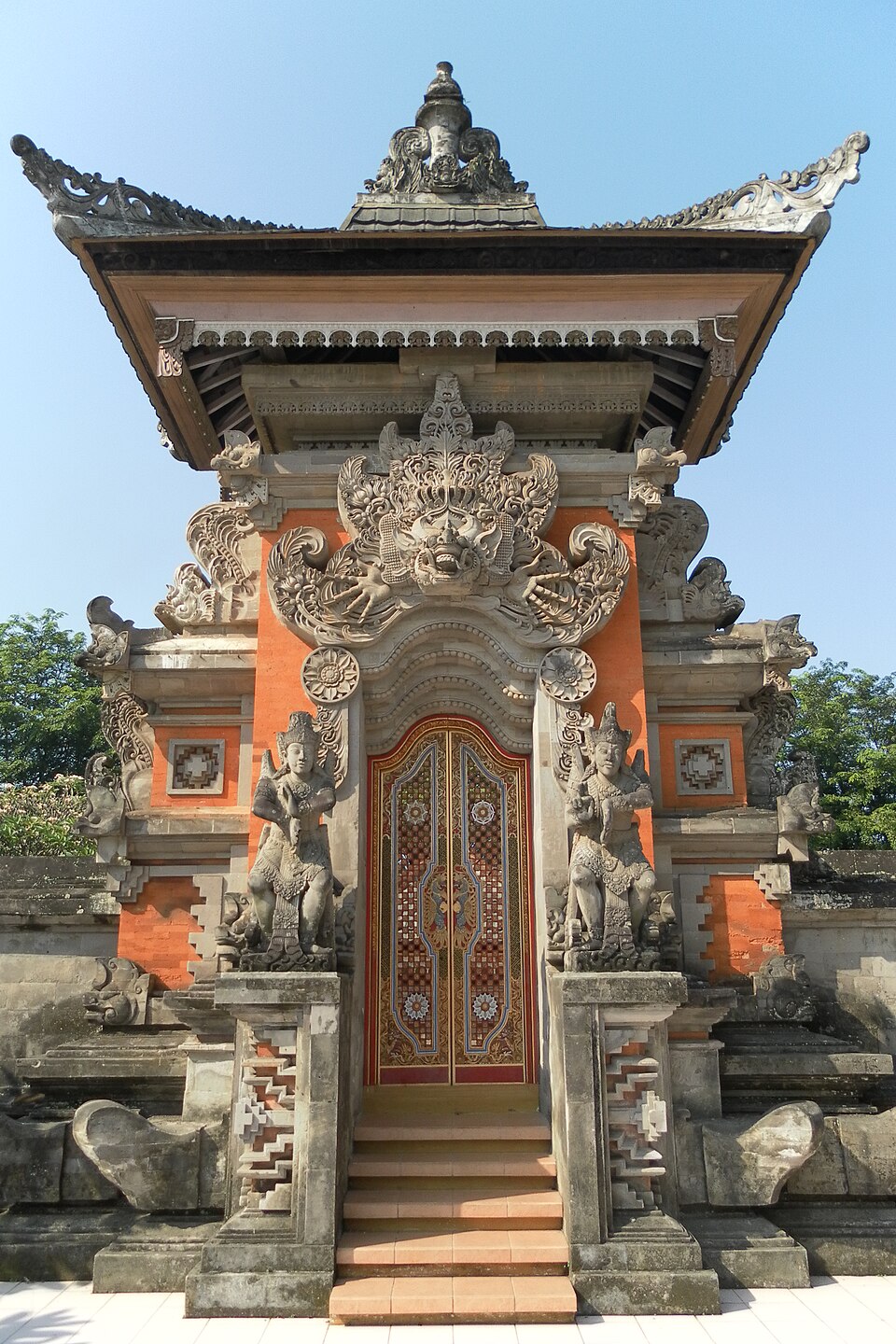 Kori Agung, Gerbang ke Halaman Terdalam Pura Bali| Sumber: Wikimedia Commons @Arsonal