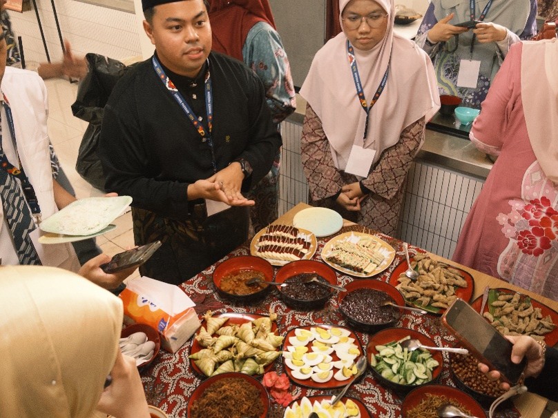 Dokumentasi Pribadi | Mahasiswa UPM Memasak Nasi Lemak