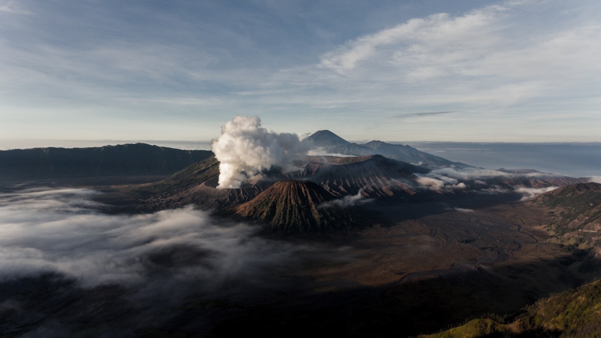 Lanskap vulkanik khas Indonesia