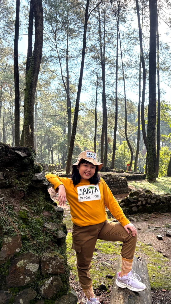 Santa Sakramenta saat menjelajah alam